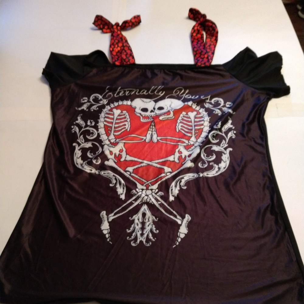 Women's top with skulls